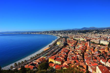 | Voyager à Nice : les langues pour une expérience immersive