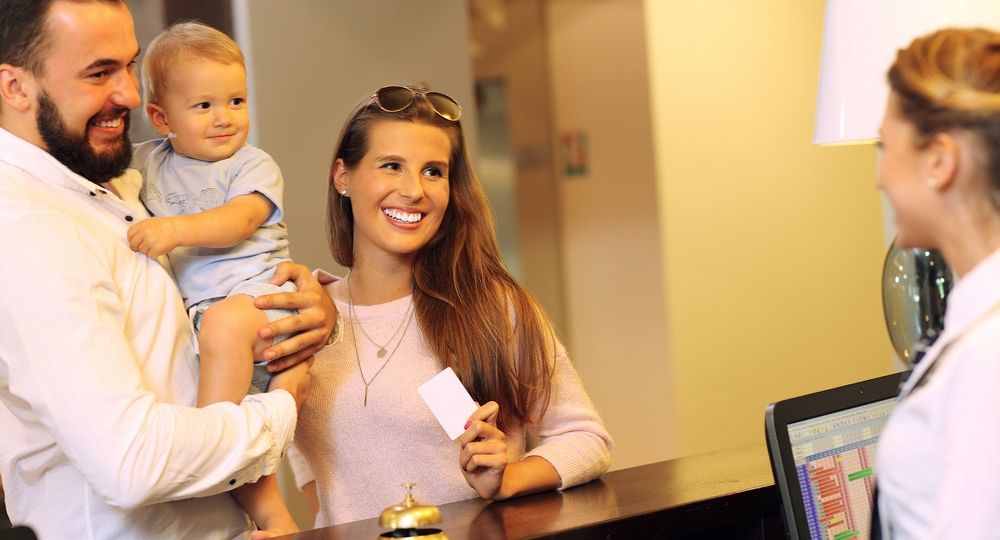 Picture,Of,Family,Checking,In,Hotel