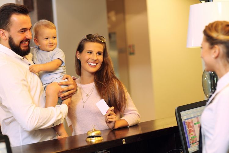 Picture,Of,Family,Checking,In,Hotel